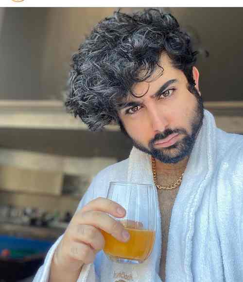 درآمد این شخص از کجاست؟