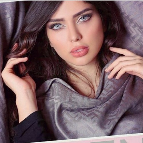 محل سکونت این مدل کجاست؟