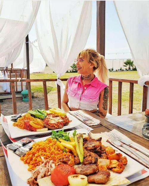 دیانا دادمهر کیست؟