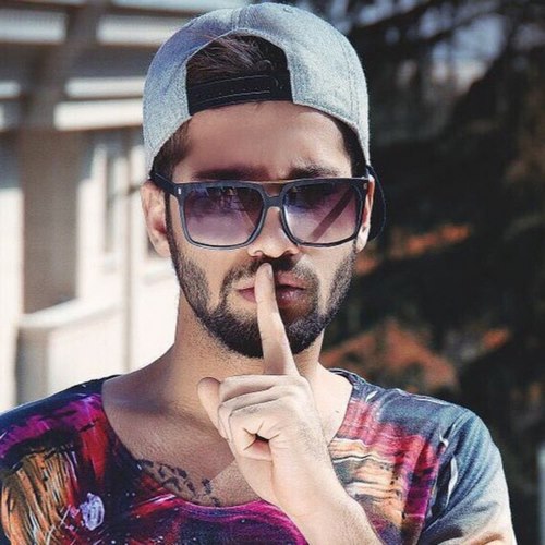 لایوهای محمد امین کریم پور درباره چیست؟